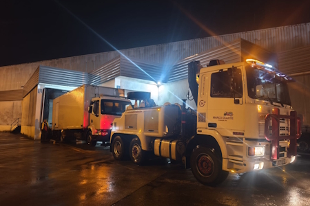 Reboque de pesados em ação