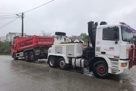 Reboque de pesados em ação