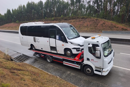 Reboque de pesados em ação