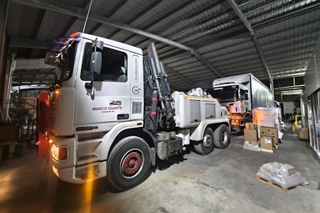 Reboque de pesados em ação