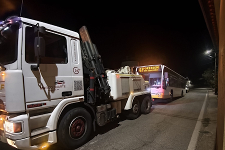 Reboque de pesados em ação