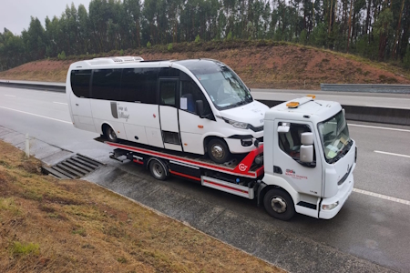 Reboque de pesados em ação